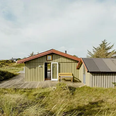 Family In Heather-clad Landscape Dom wakacyjny
