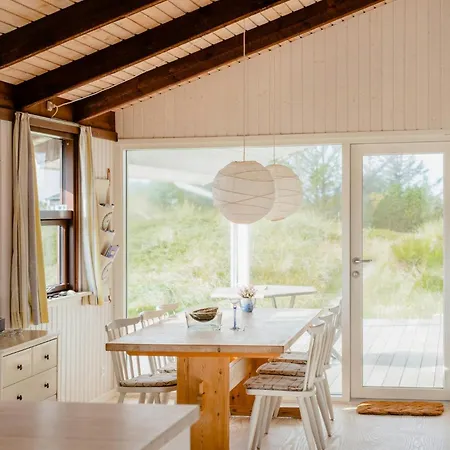 Family In Heather-clad Landscape Feriehus *