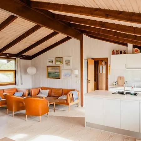 Dom wakacyjny Family In Heather-clad Landscape